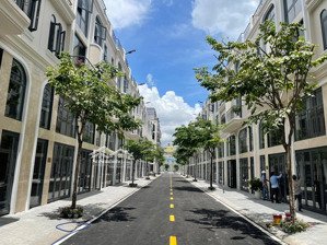 nhà phố sen vàng phòng mới 100% ưu đãi khủng