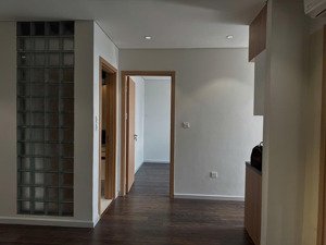 mình cần bán căn hộ 2pn1wc - 55m2 giá 5,7 tỷ, gia đình đã làm lại toàn bộ nhà tại a14 nam trung yên