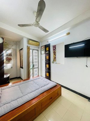 bán gấp mt huỳnh văn bánh, nhà đẹp 5 tầng, kd hoặc ở đều tuyệt! - giá chỉ 9.99 t