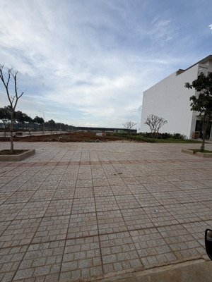 cần bán lô biệt thự siêu đẹp, đường lớn, 240m2, sổ hồng sang tên