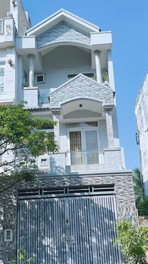 bán nhà 1 trệt 2 lầu, góc 2 mt, phước long b, q9, 4,2x19m, full nội thất, giá 11,2 tỷ shr