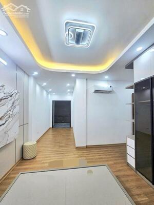 Bán nhà Trần Hữu Tước 40m 7 tầng thang máy hiện đại giá 11.9 tỷ gần Hồ Đắc Di nhà đẹp ở ngay .