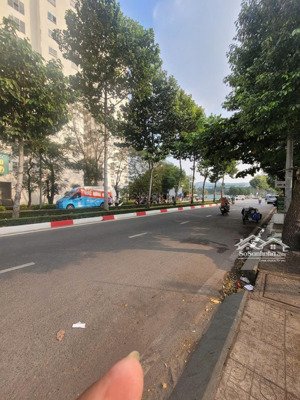 b.án đất t.ặng nhà 2 tầng vuông vức- hẻm xe hơi bình thạnh 8x12 nhỉnh 13 t.ỉ