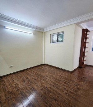 phố võ thị sáu - 4 tầng nhà sạch đẹp gần hồ giá 8 triệu/ tháng lh: 