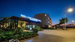 lotus residences hạ long. căn góc 2 mặt đường 3 mặt thoáng, đối diện bể bơi, ở tuyệt vời