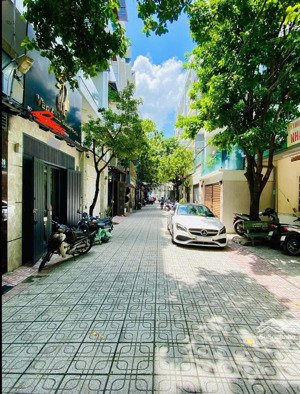 siêu phẩm hxh đường trần bình trọng p5 bình thạnh dt 65,7m2 giá 3tỷ590 sổ hồng riêng lh: 