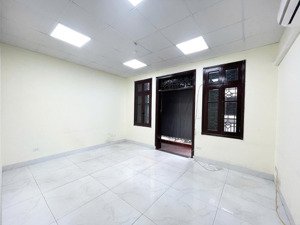 cho thuê văn phòng tại trần vỹ, mai dịch, cầu giấy, hn giá cực chất 6,5 triệu - 30m2, có ban công