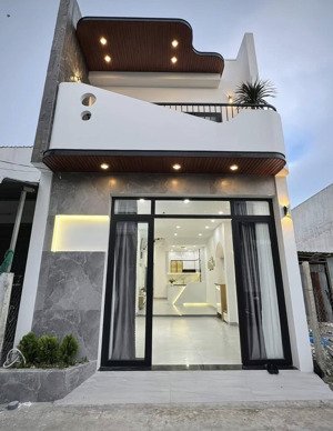 bán nhà 1 trệt 1 lầu, ngay vòng xoay an lạc. đang cho thuê được 15 triệu/ tháng. giá 820 triệu