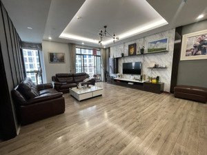 bán căn góc r3- royal city, diện tích 169,5m- 4 ngủ 2vs. full nội thất.giá thỏa thuận lh 