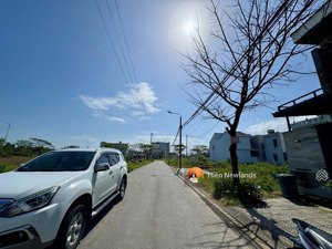 bán lô đất đẹp 140m2 mt đường nguyễn phạm tuân cách trường sa chỉ 100m, sát ngay bãi tắm tân trà