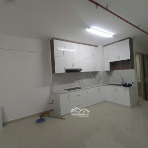 cho thuê căn hộ 2pn,giá 5,5tr/tháng,có bếp,rèm,giàn phơi đồ, nhà sẵn ở ngay