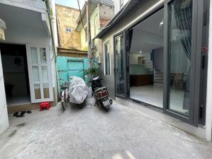 nhà mới thiết kế hiện đại 3 tầng| có sân đậu xe thoải mái| hẻm lớn đường bình đông f.14 quận 8