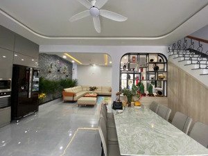 cho thuê nhà 3 tầng kđt hà quang 2, nha trang, ngang 8m, dt sàn: 432m2. lh:0919396238