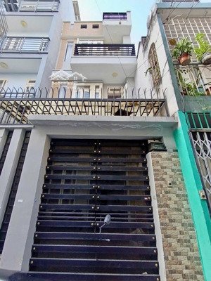 chính chủ bán nhà cây điệp-đakao-q1, gần tiểu học đinh tiên hoàng. 3tỷ990 70m2 đang cho thuê 27 tr