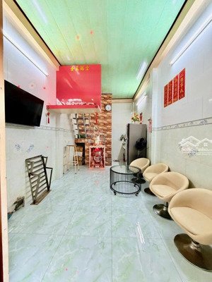 chỉ 2.65 tỷ có nhà 19m2 2 tầng ở ngay cạnh ôtô trung tâm quận 6 gần chợ phú 155