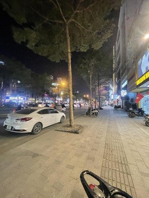 nhà 140m2 7 tầng 2 thang máy. phạm ngọc thạch tt đống đa dòng tiền ~6 tỷ /1 năm tùy mô hình