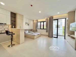 studio full nội thất 45m2, bancol thoáng ngay phan xích long gần ngã tư phú nhuận sát q1 q3