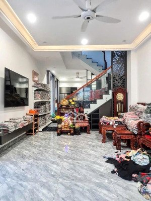 siêu phẩm nhà đẹp 3 tầng ,lô góc ngã tư, kinh doanh đỉnh, cạnh công viên & công viên phần mềm