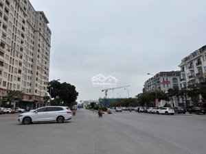 bán lô đất đấu giá hiếm view thoáng giữa trung tâm đô thị sài đồng giápvinhomes xây toà nhà rất đẹp