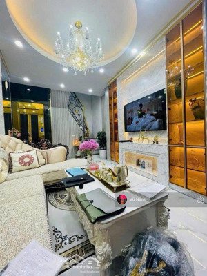 - bán nhà phương mai, ngõ thông, gần hồ, thang máy, tặng nội thất xịn xò, dt 35m2 x 4t giá : 8.5 tỷ