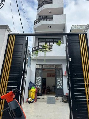 bán nhà 4 tầng, cách 4 căn ra bờ kè nguyễn duy p9-q8