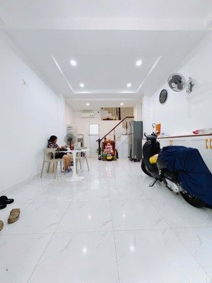 hẻm xe hơi thông - 4x18 - gần trung tâm quận 7 - chỉ nhỉnh 6 tỷ