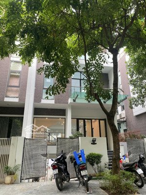 cho thuê nhà nguyễn tuân- ngụy như kon tum: dt 100m²x 5t, 1 hầm, mt 6m, chia phòng. giá thuê 32tr