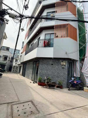 nhà mới - hẻm xe hơi thông - ngang 10m - nhà lô góc thông thoáng - hơn 8 tỷ