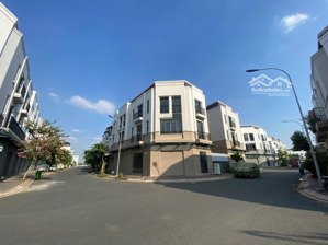 mới nhất khu. căn góc 2 mặt tiền, trục chính thông ra quảng trường kđt tây sông hậu