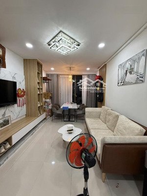 chủ cần bán gấp cc tại icon 56, q. 4, 80m2, 2pn, 2wc, giá 1 tỷ 890