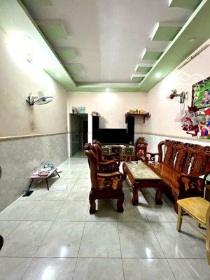 nhà cấp 4 gác lửng giá rẻ gần ngã ba ông xã, chợ đoàn thị kia - dĩ an