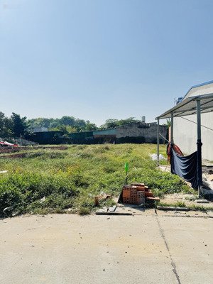 chính chủ cần bán lô đất thổ cư 120m2 sát bên khu công nghiệp tây bắc, cách trung tâm thị trấn 2km