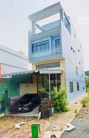 cho thuê nhà mặt tiền kdc chánh nghĩa - thủ dầu một - diện tích : 5,5 x 18
- diện tích sử dụng gần