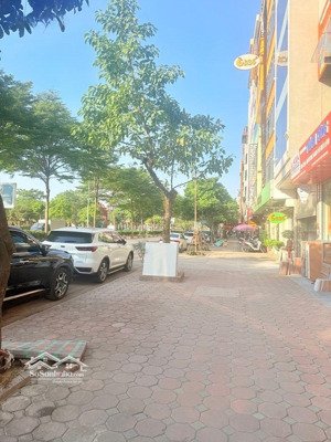 bán nhà mặt đường phố trần vỹ, 88m2 9t thang máy, thiết kế đa công năng cho thuê, thang máy êm ái.