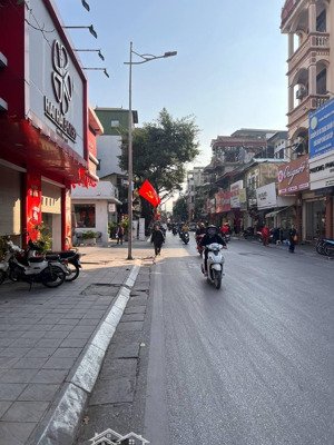 mặt phố hai bà trưng - ngã tư bạch mai - vỉa hè - kinh doanh - giá đầu tư - sổ vuông