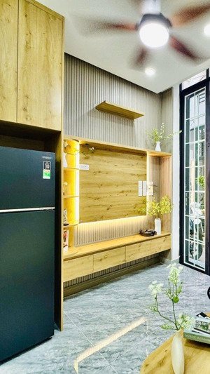 nhà đẹp chỉ việc xách vali ở - 3 tầng - 2 phòng ngủ - full nội thất