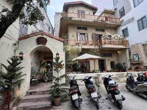 cho thuê nhà mặt phố vũ trọng phụng-thanh xuân,dt:250m2x2 tầng,mt:9,5m.kinh doanh mọi mô hình