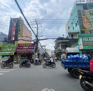 đi định cư cần ra gấp nhà 56m2 - 2 mặt tiền hxh gần ngã tư 4 xã giá 6.2 (tl)