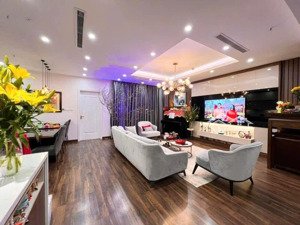 bán căn hộ 164m2 tại royal city thiết kế 3 ngủ rộng rãi, giá đầu tư