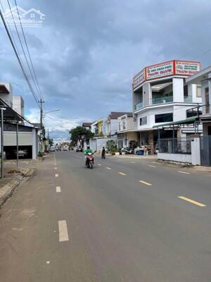 đất mặt tiền Hùng Vương kinh doanh tấp nập dân cư đông đúc