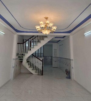 bán nhà ngay trung tâm q6 , ngay hậu giang , hẻm xe hơi vivu , 56m2 giá tốt