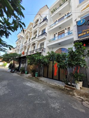 siêu phẩm đón tết! 61m,4 tầng, khu cao cấp, sát ql13, hbp, thủ đức, giá chỉ 9,5 tỷ, thương lượng.