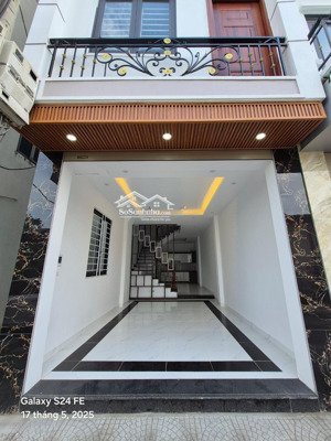 cực hiểm: hơn 6 tỉ, ô tô tránh+ ô tô vào nhà..chỉ hơn 6 tỉ. ngọc hồi_ hà nội. 45m, nhà 5 tầng mới