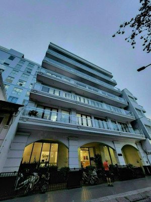 hàng kín chủ gửi bán toà nhà dòng thu vip 250tr/tháng - 150m2 ngay mặt tiền trần não - giá: 36 tỷ