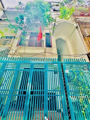 bán nhà thái hà đống đa ,nhà dân xây chắc chắn ,ngõ thoáng, ở hưởng, sổ đỏ vuông 61m2 giá 18,8 tỷ