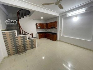 nhà mậu lương gần trường -chợ-bệnh viện 32m2 hơn 5 tỷ