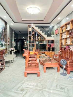 bán nhà hẻm xe tải gần mặt tiền nguyễn xiển ngang 5m đẹp
nhà sạch đẹp, kết cấu 1 trệt 1 lầu gồm