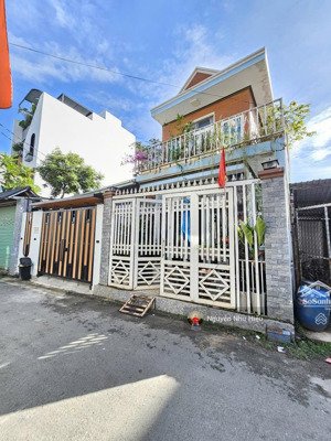 bán nhà 1 trệt 1 lầu cách đường gs18 chỉ 100m p.dĩ an tp.dĩ an