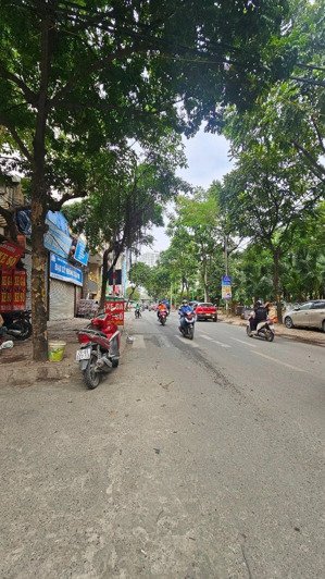 chính chủ cần bán trước tết nguyên đán. nhà 4 tầng, đường kim giang hà nội