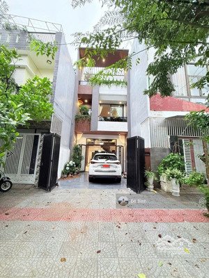 cho thuê nhà 3 tầng: trần kim xuyến - 3pn - 3wc - sân ô tô